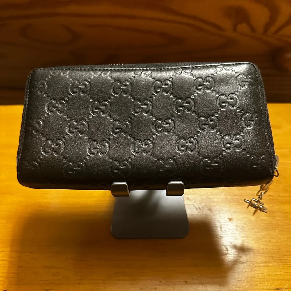 Gucci Black Embossed Leather Long Zip Wallet - Picture 3 of 9